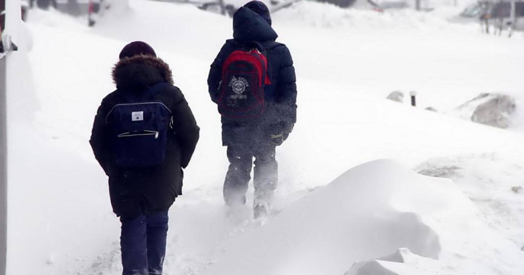 Öğrenciler ve veliler bekleyişte. Okullar tatil mi olacak? 4