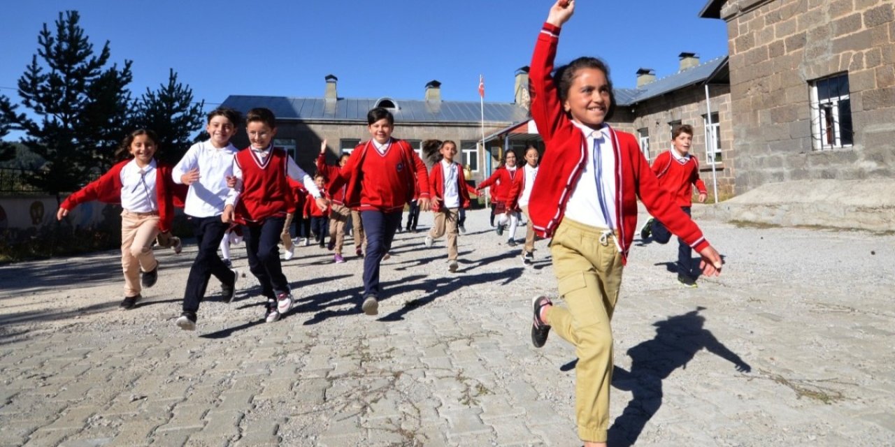 Öğrenciler bu sene tatile doyacak, işte tatil programı